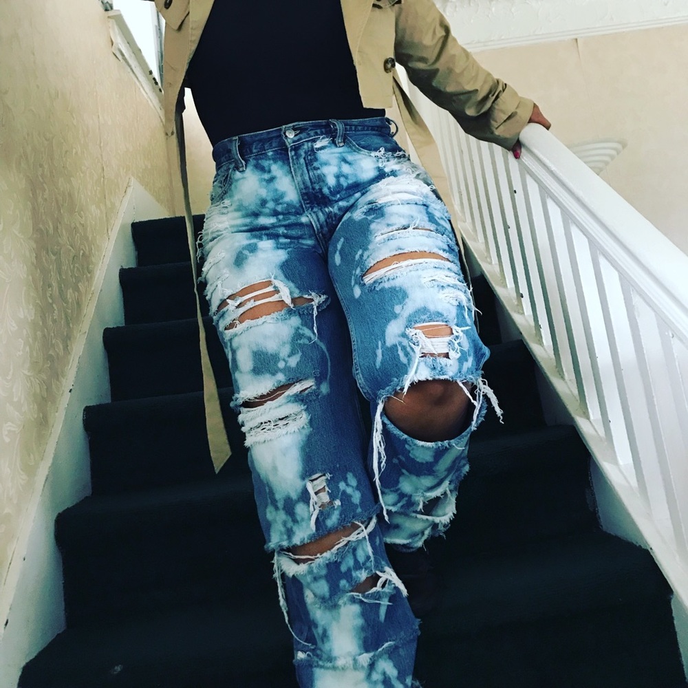 Distressed LEVIS (CUSTOM)✂️✂️❤️❤️❤️